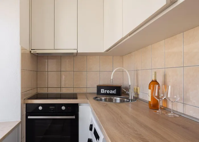 Galatea Apartments - Town Centre With Free Parking