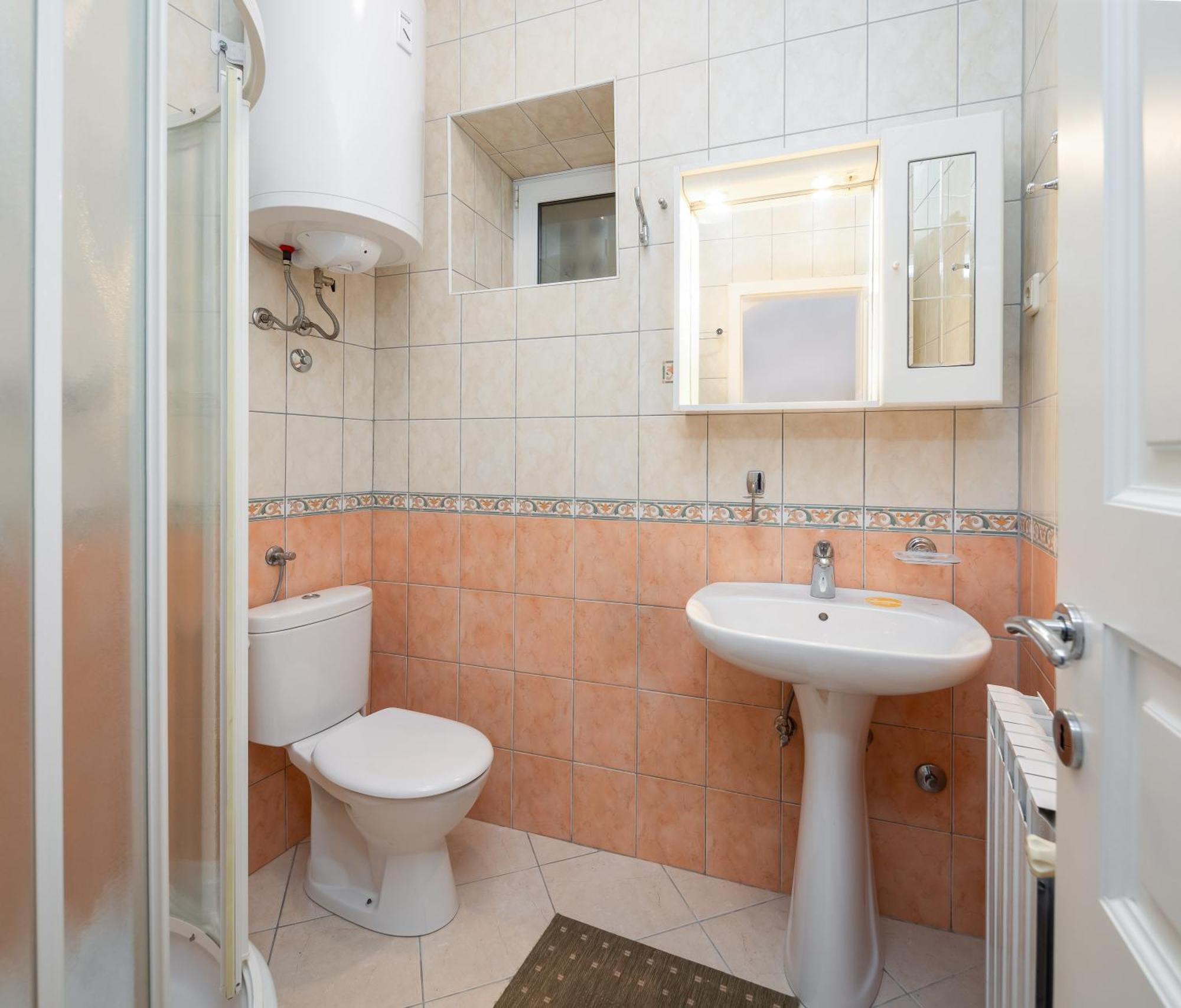 Galatea - Town Centre With Free Parking *