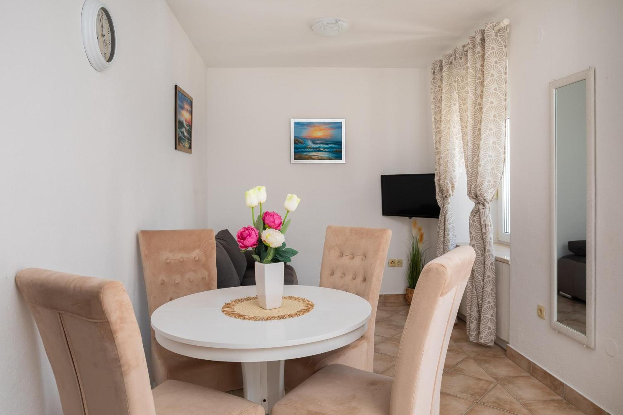 Galatea - Town Centre With Free Parking Apartman *