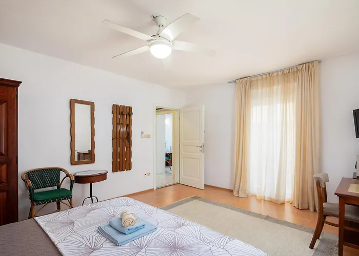 Galatea Apartments - Town Centre With Free Parking