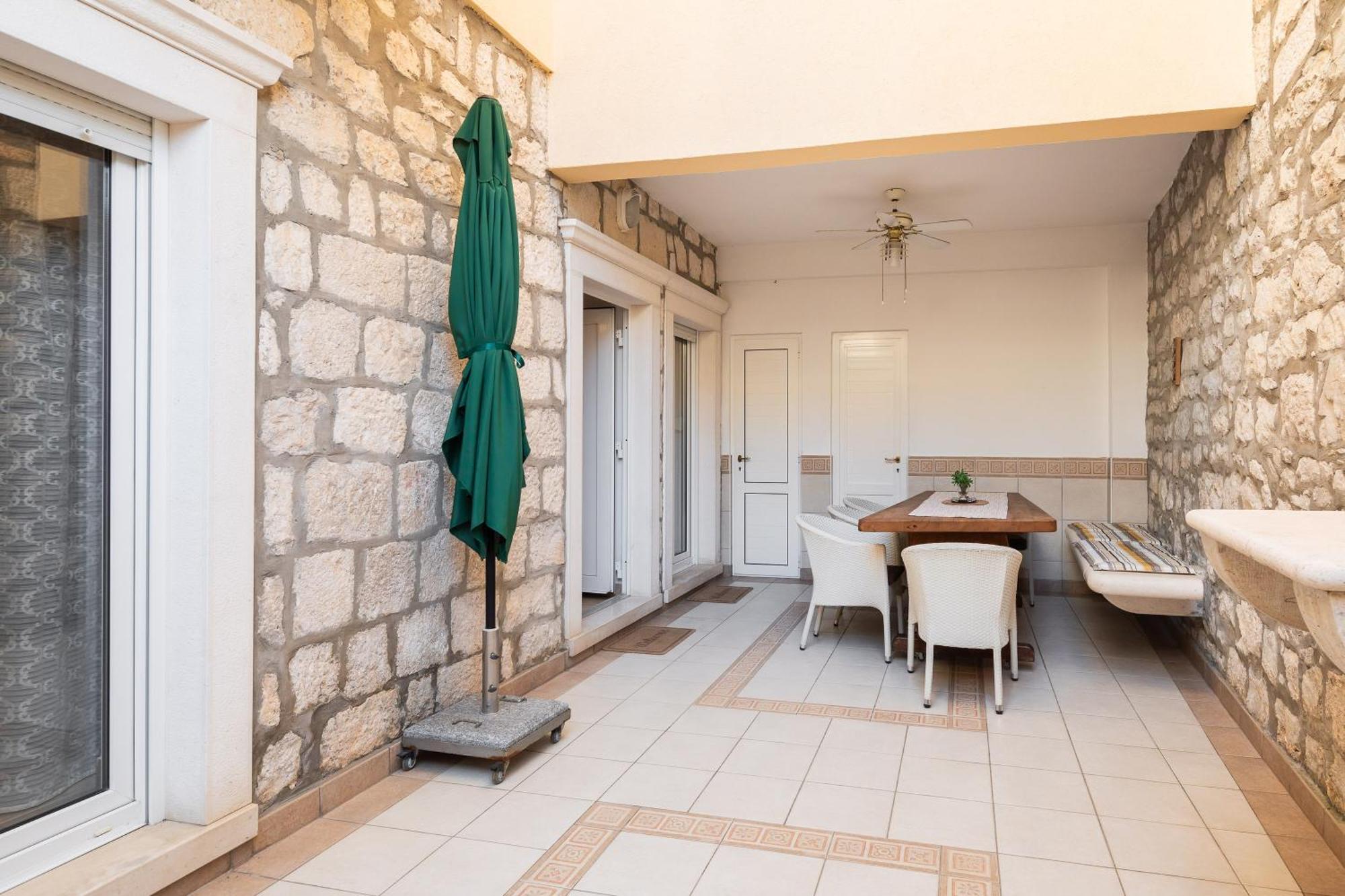 Galatea - Town Centre With Free Parking * Baska Voda