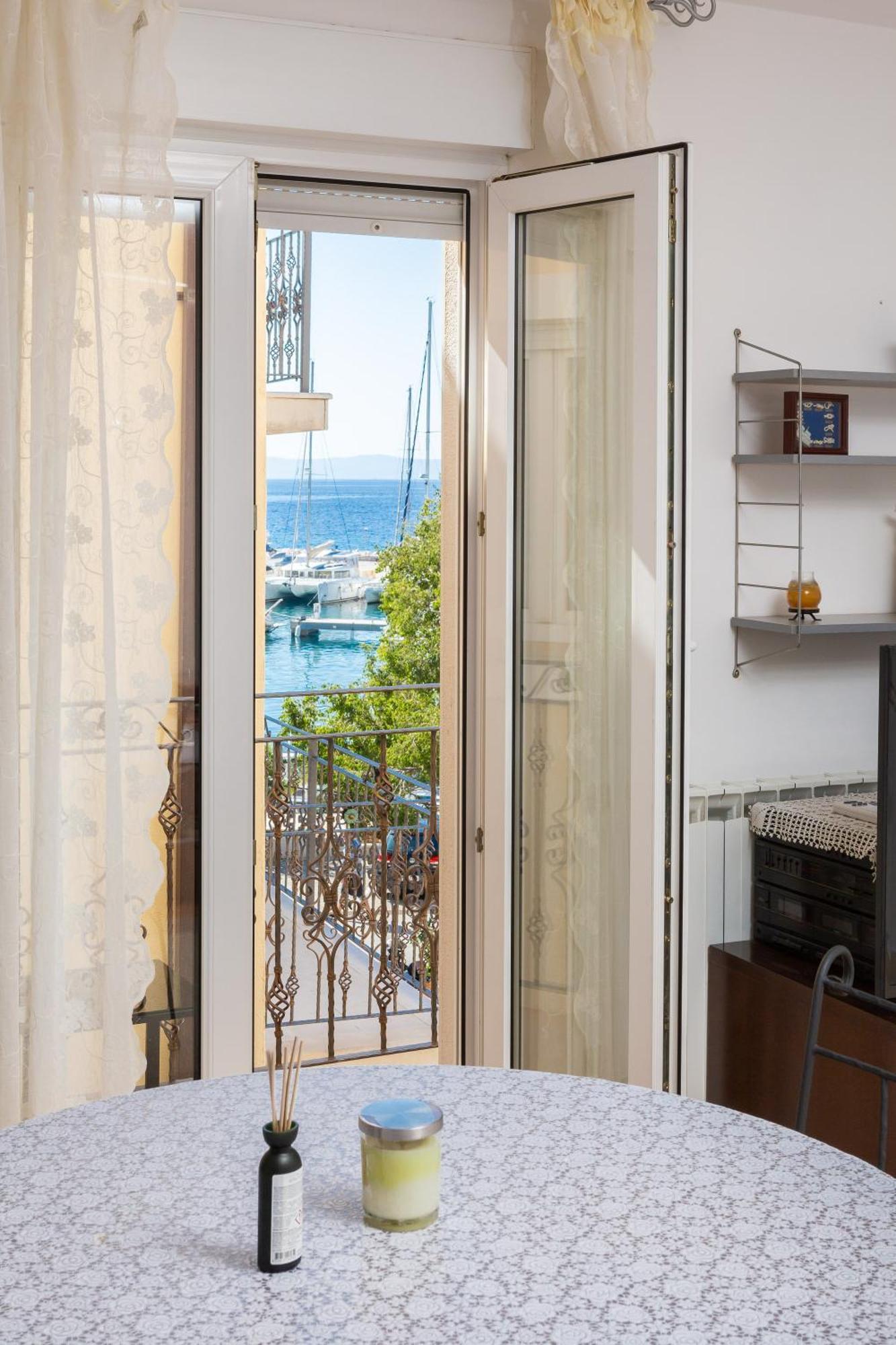Apartment Galatea - Town Centre With Free Parking Baska Voda