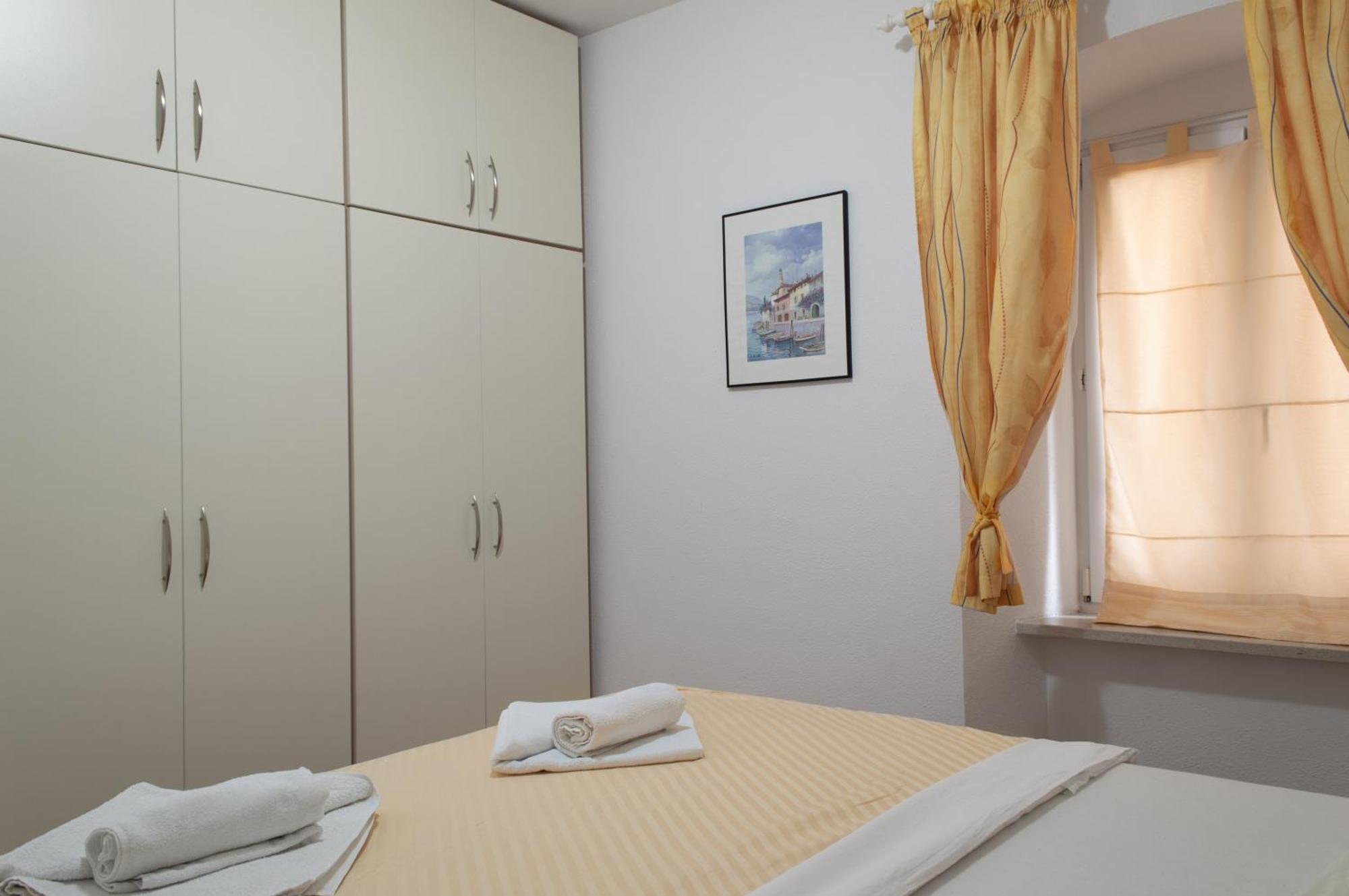 Galatea - Town Centre With Free Parking Apartment *