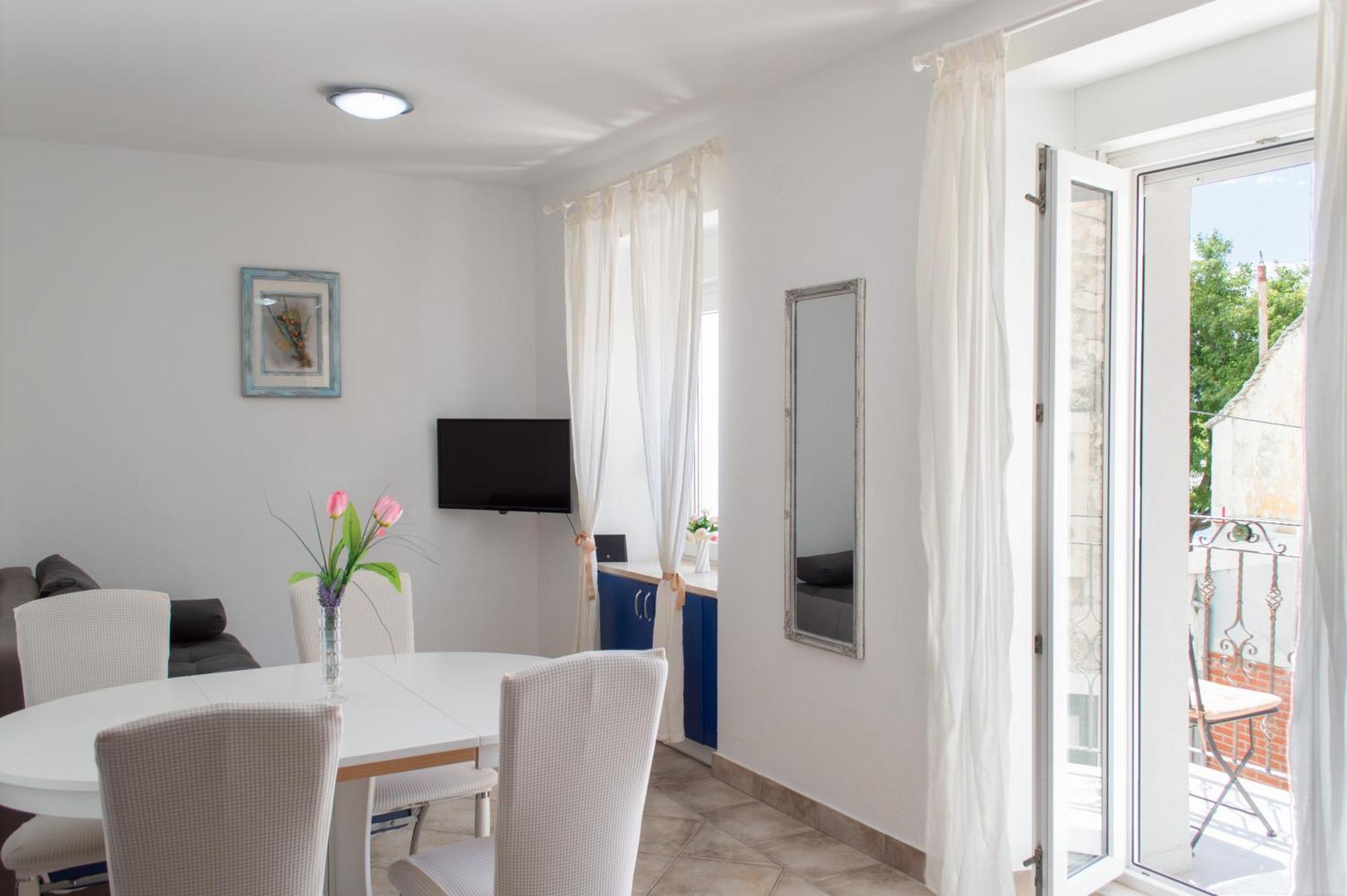 Apartment Galatea - Town Centre With Free Parking Baska Voda