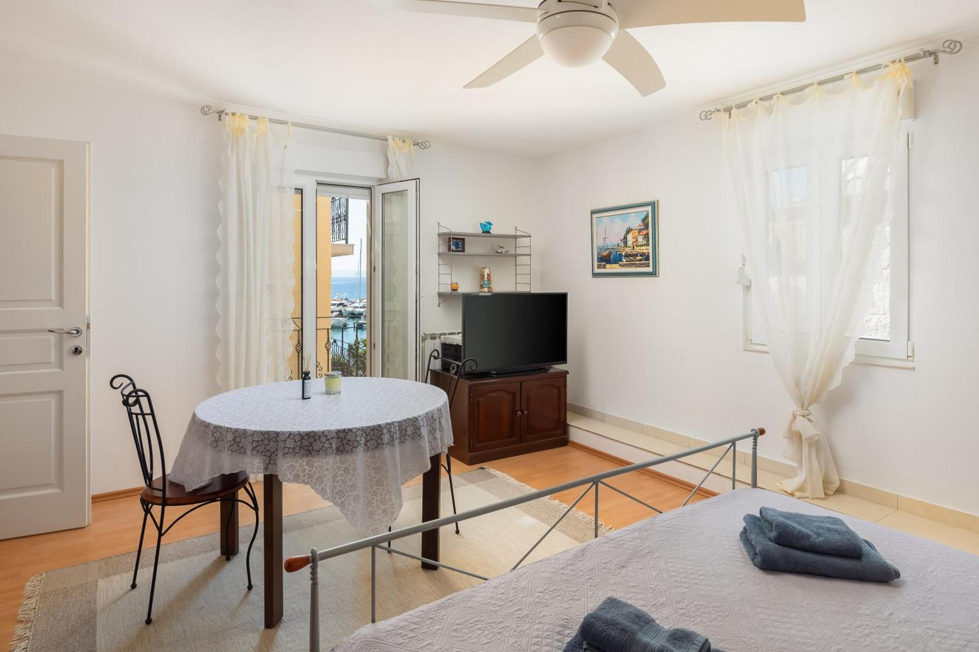 Apartment Galatea - Town Centre With Free Parking Baska Voda