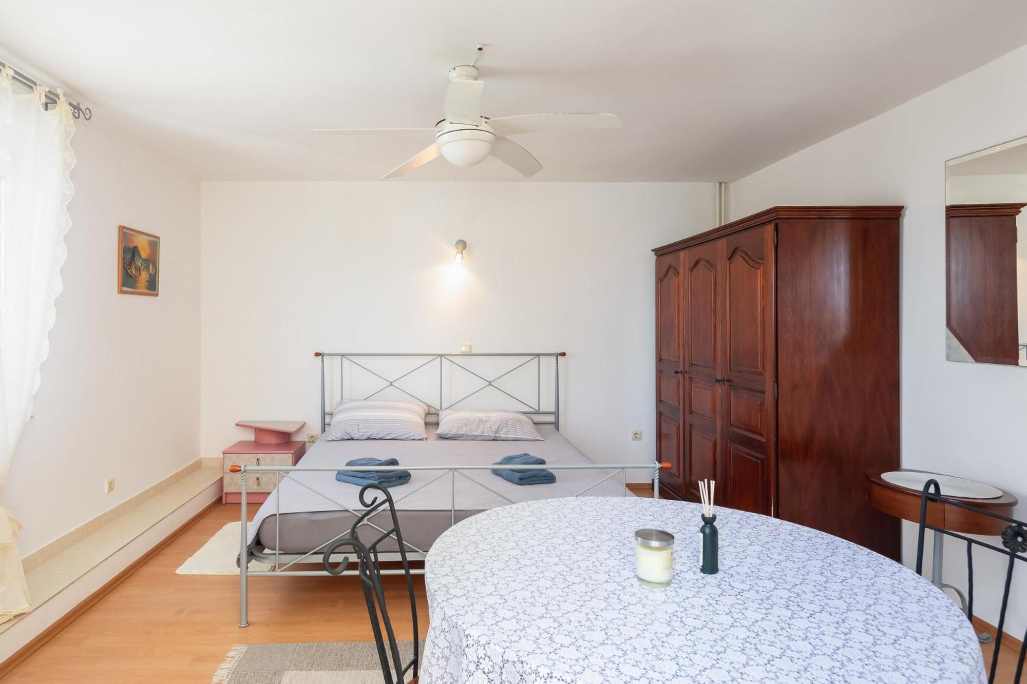 Galatea - Town Centre With Free Parking Apartment *